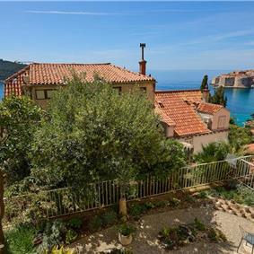 3 Bedroom Apartment with 2 Balconies near Dubrovnik Old Town, Sleeps 5-6